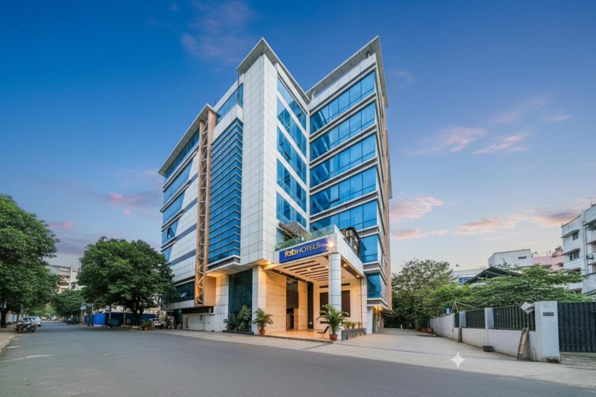 Fabhotel Aksa International — Photos 1